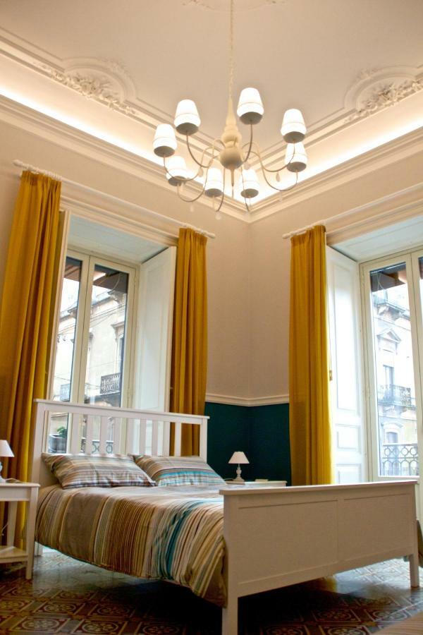 B&B Umberto 134 Catania Bagian luar foto